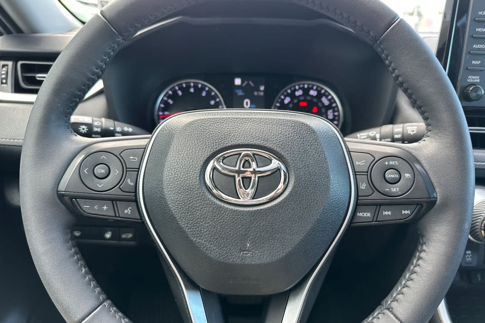 Thumbnail: 2022 Toyota RAV4 - 25