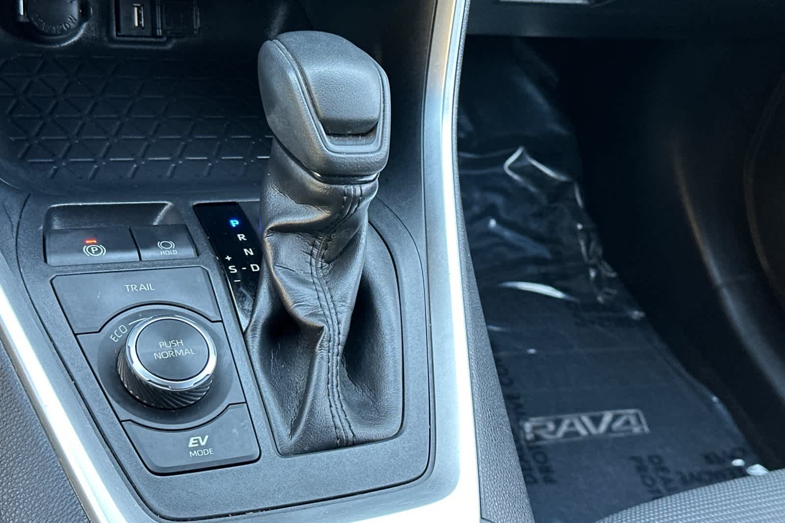 Thumbnail: 2020 Toyota RAV4 - 23