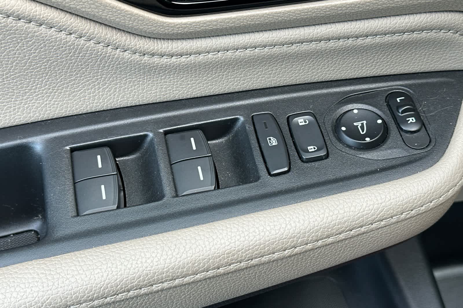 Thumbnail: 2023 Honda Odyssey - 13