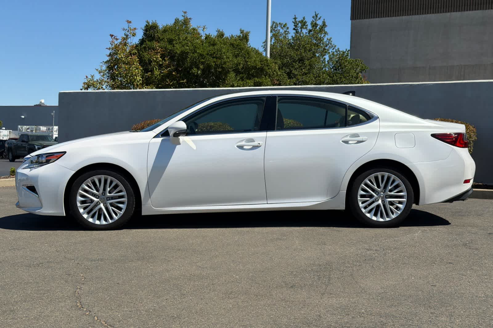 Thumbnail: 2016 Lexus ES - 9