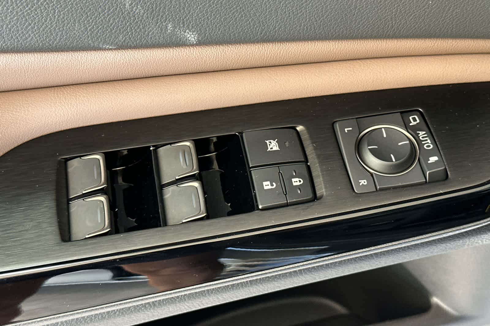 Thumbnail: 2025 Lexus ES - 13