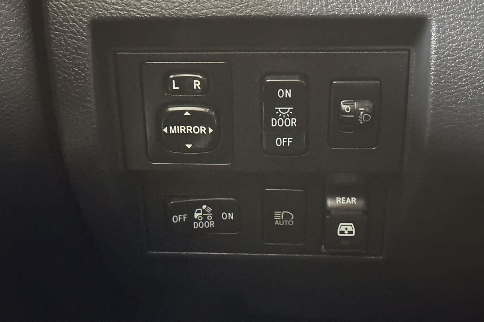 Thumbnail: 2018 Toyota Tundra - 28