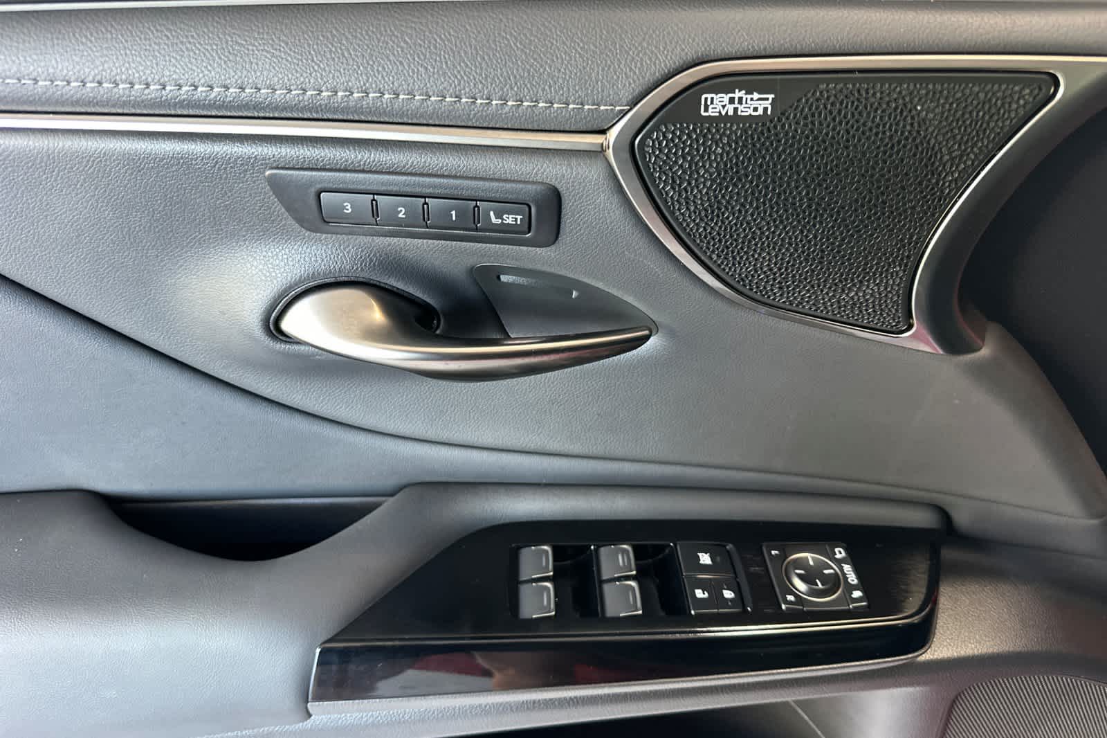 Thumbnail: 2025 Lexus ES - 12