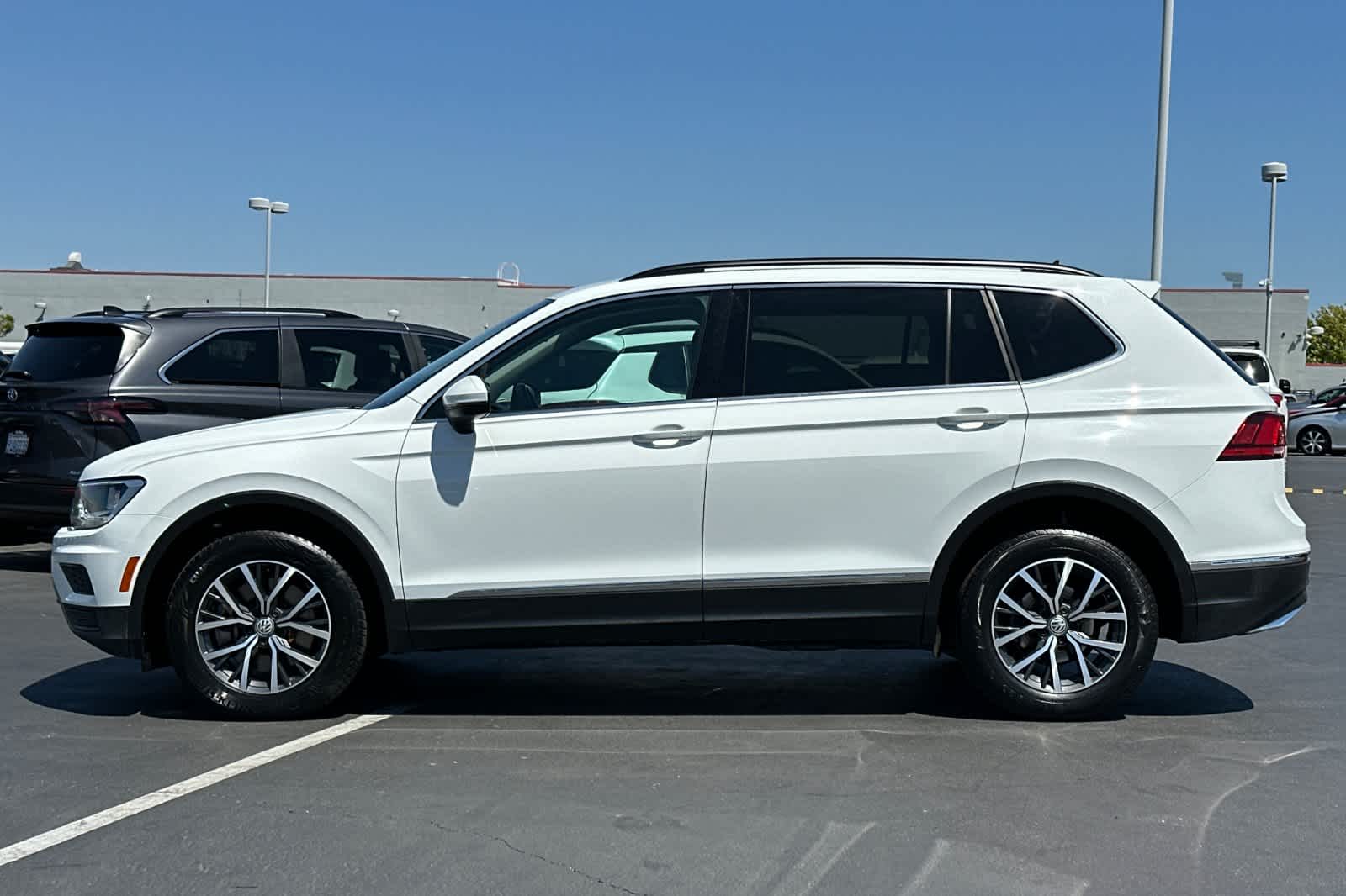 Thumbnail: 2018 Volkswagen Tiguan - 9