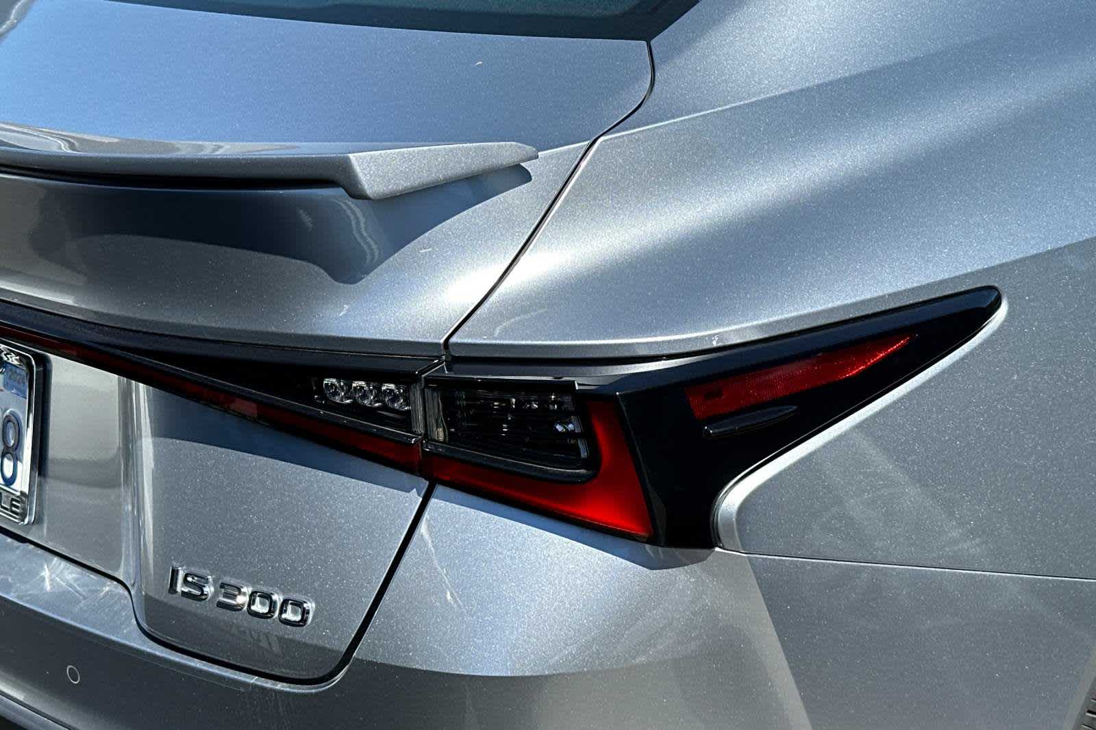 2021 Lexus IS  17