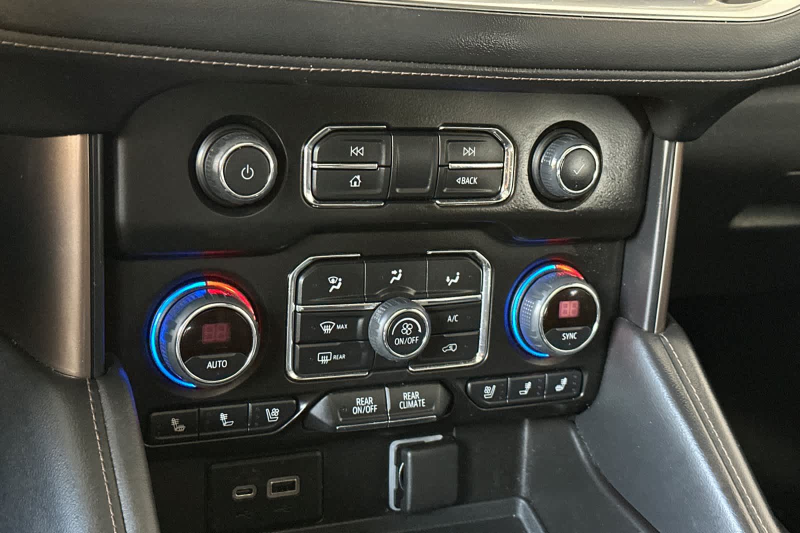 Thumbnail: 2021 Chevrolet Suburban - 24