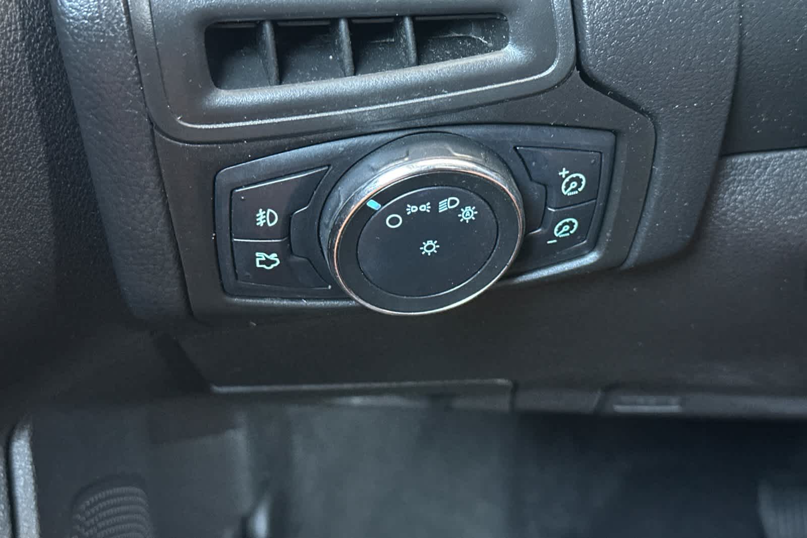 2013 Ford Focus SE 27