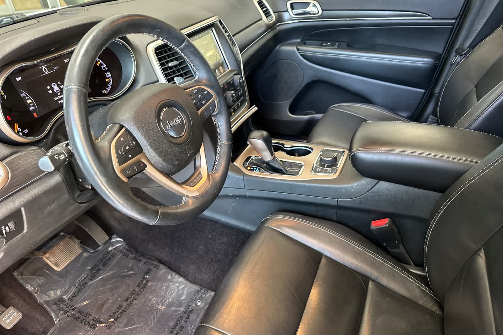 Thumbnail: 2017 Jeep Grand Cherokee - 11