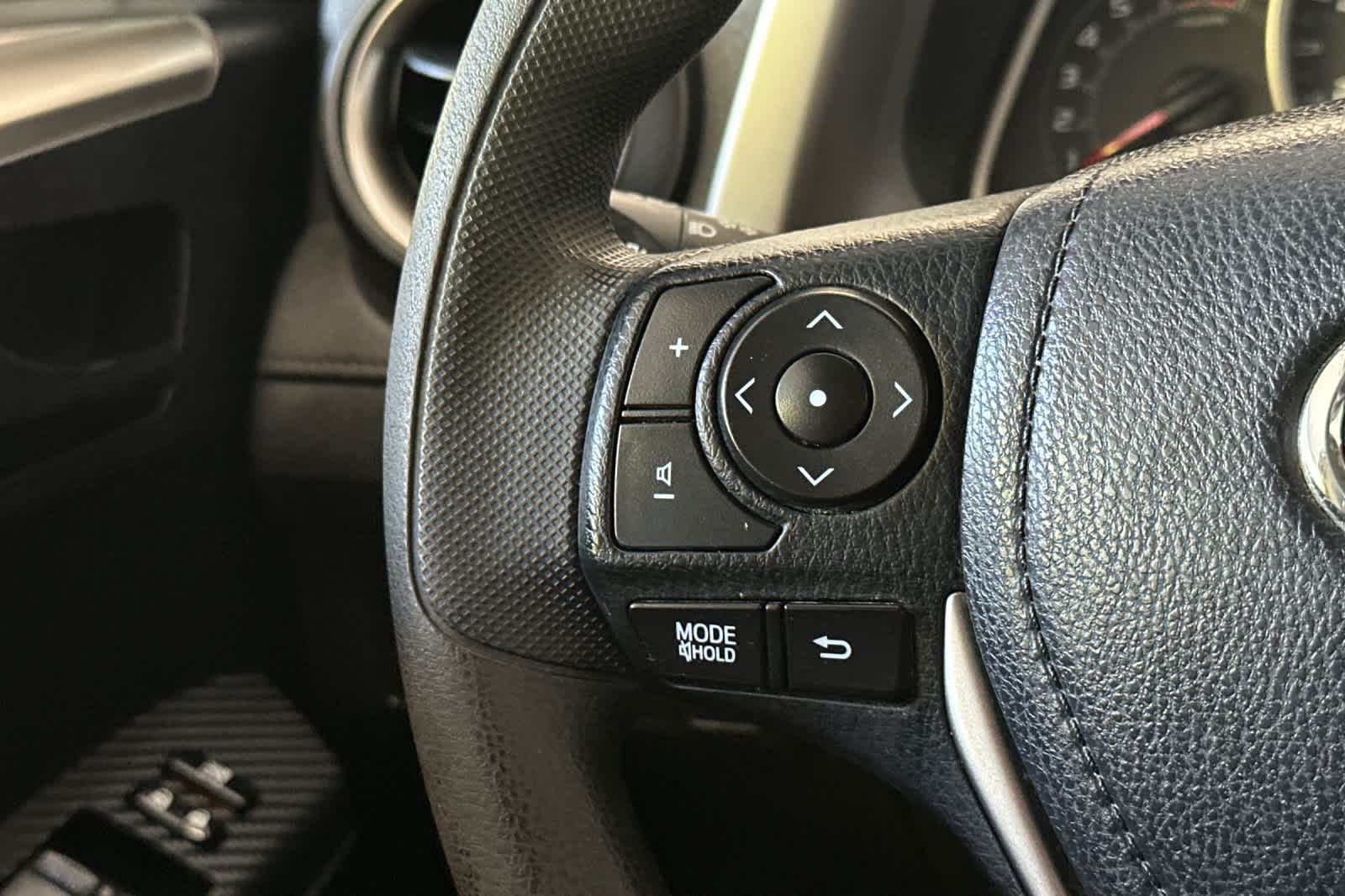 Thumbnail: 2015 Toyota RAV4 - 24