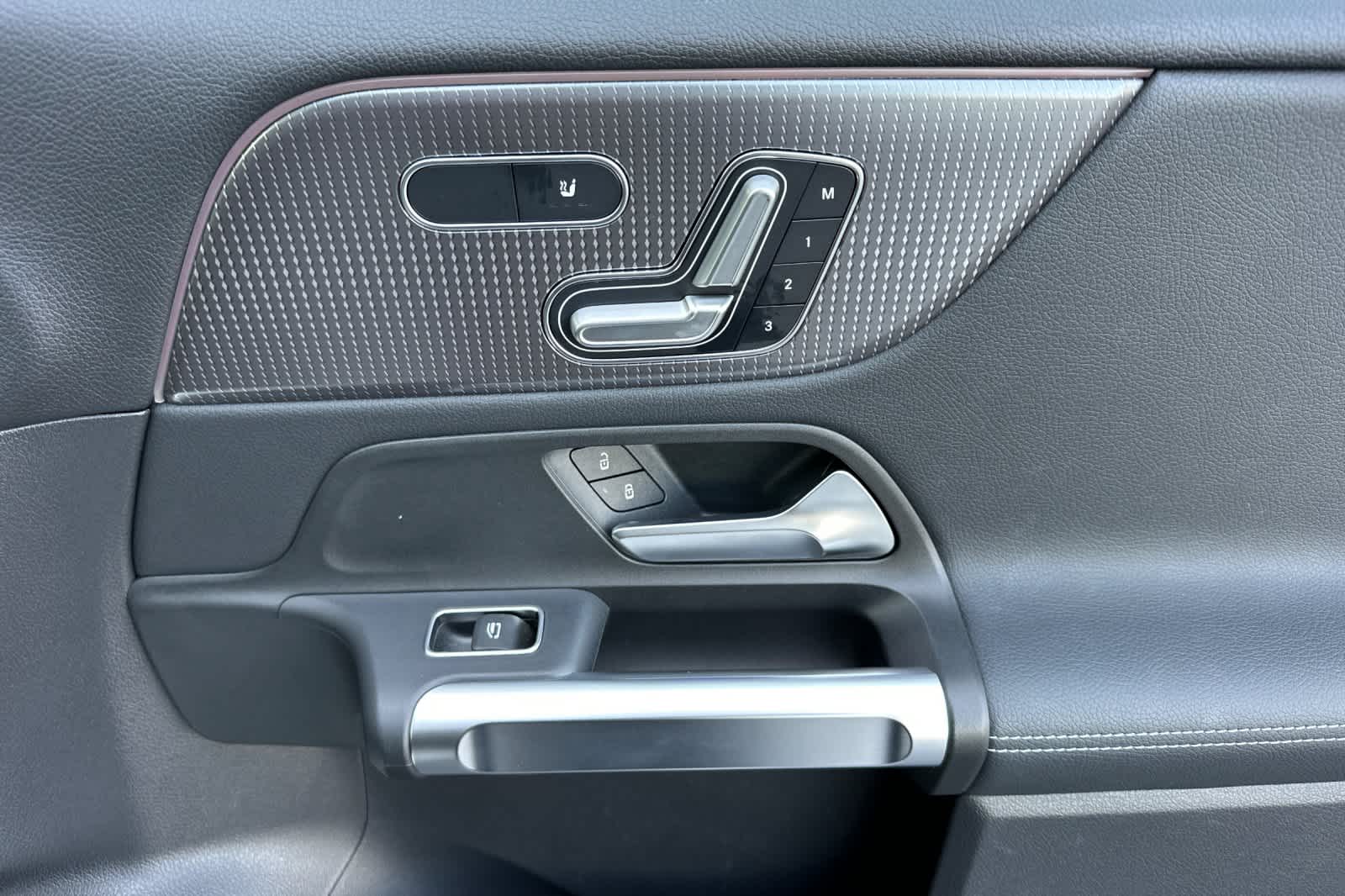 Thumbnail: 2023 Mercedes-Benz EQB - 20