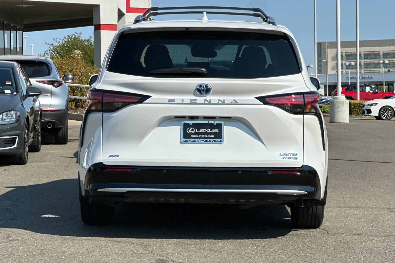 Thumbnail: 2023 Toyota Sienna - 8