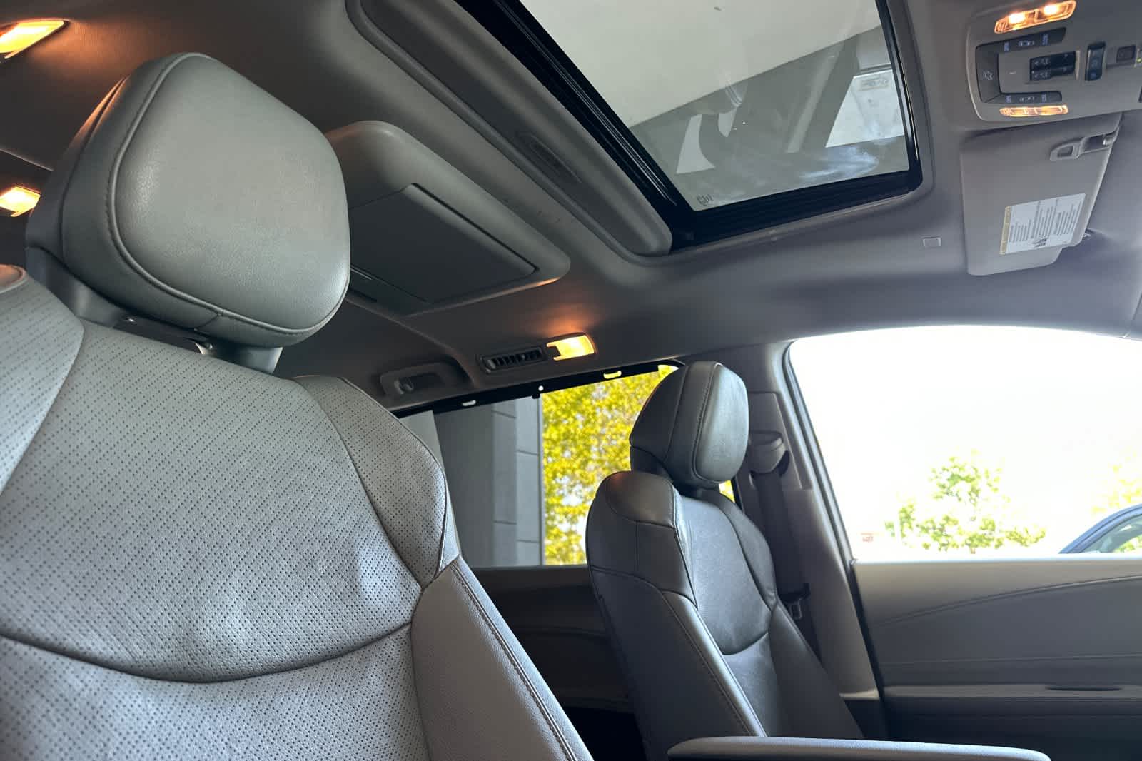 Thumbnail: 2023 Toyota Sienna - 19