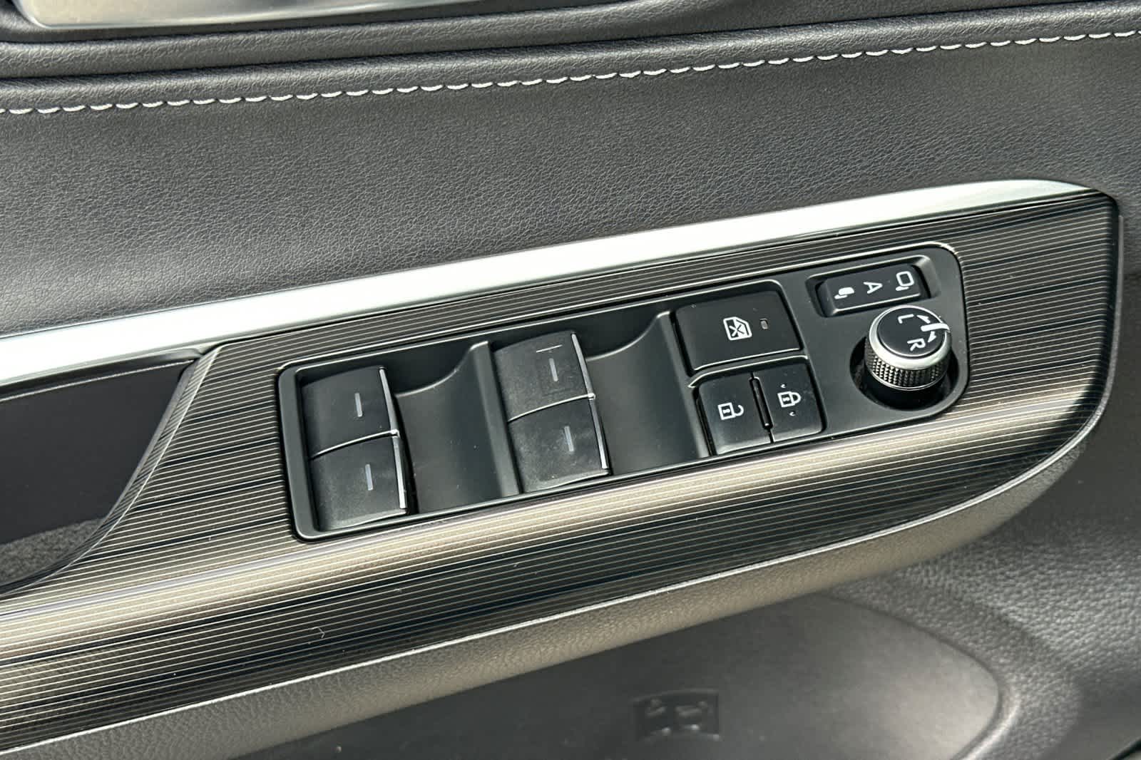 Thumbnail: 2024 Toyota Venza - 13