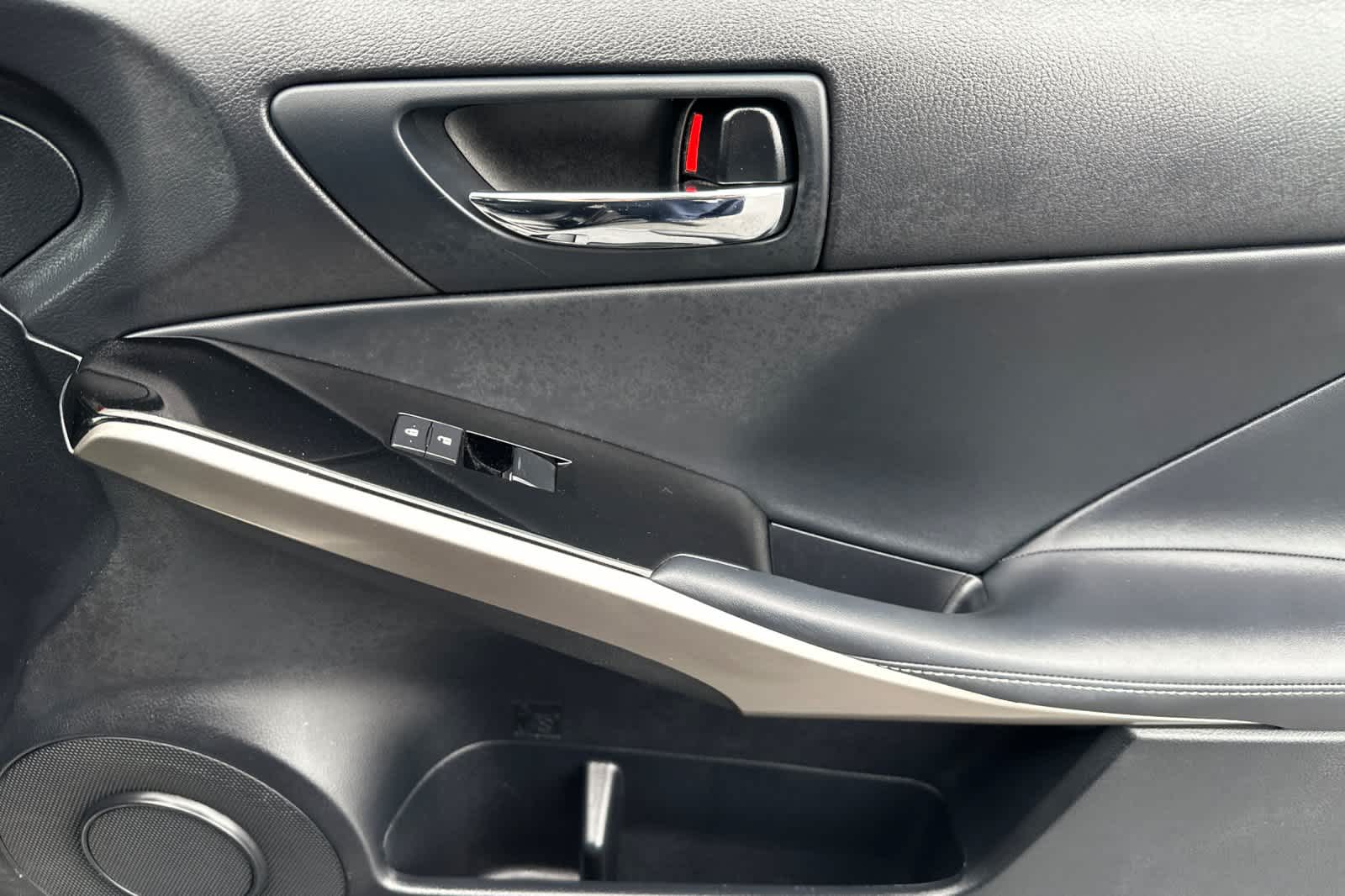 Thumbnail: 2016 Lexus IS - 18