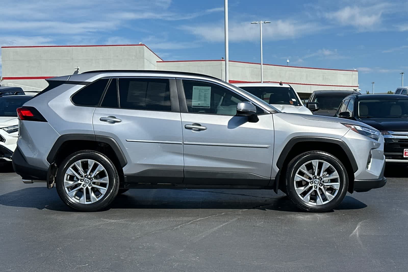Thumbnail: 2022 Toyota RAV4 - 6