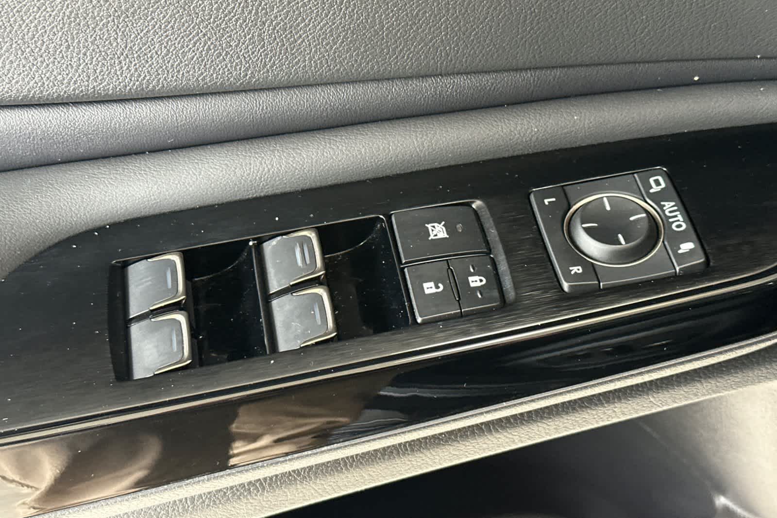 Thumbnail: 2023 Lexus ES - 13