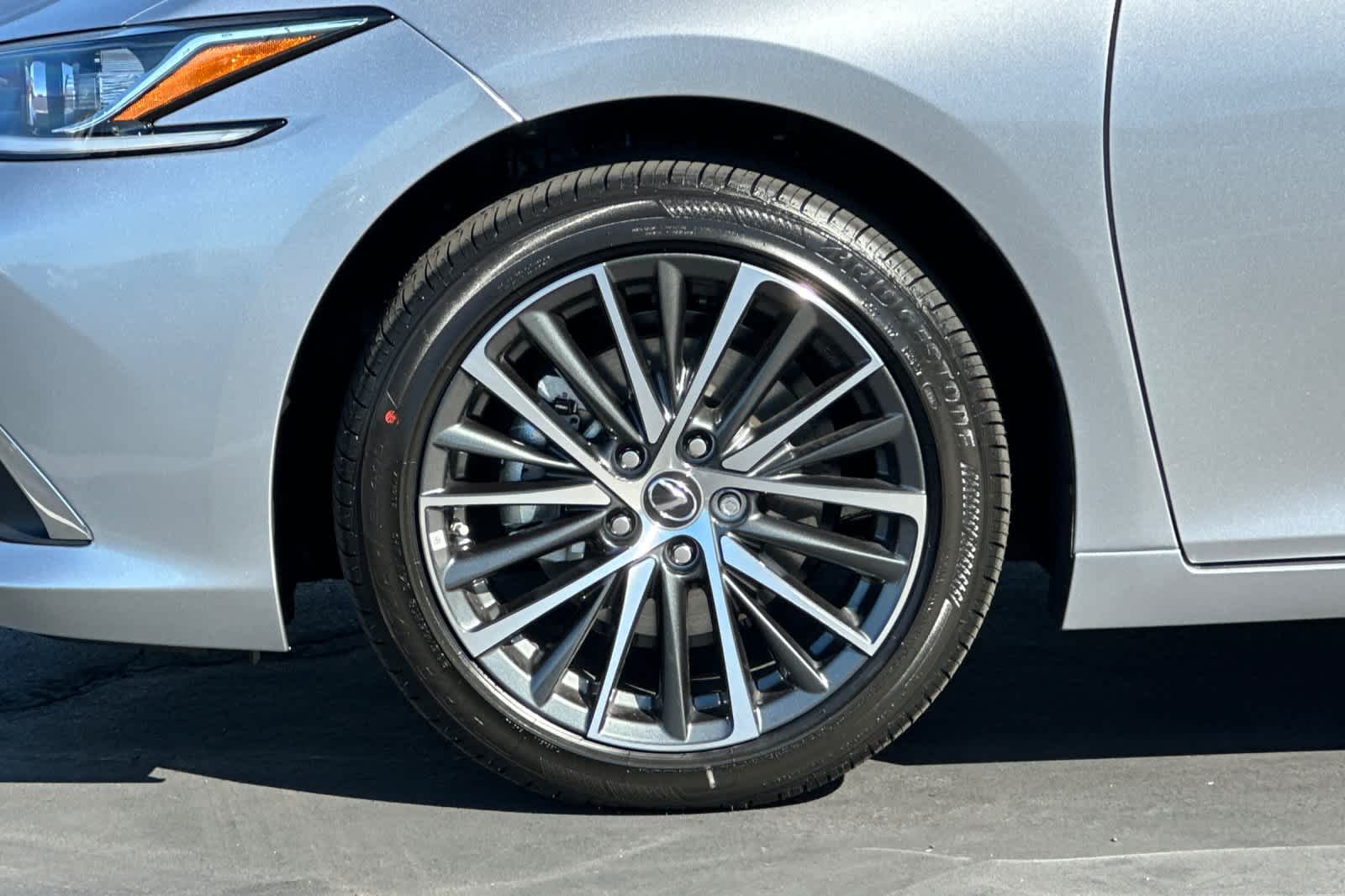 Thumbnail: 2025 Lexus ES - 30