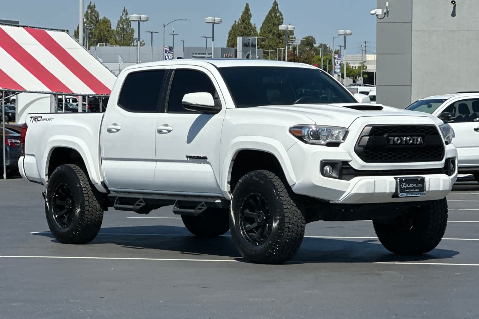 Thumbnail: 2017 Toyota Tacoma - 5