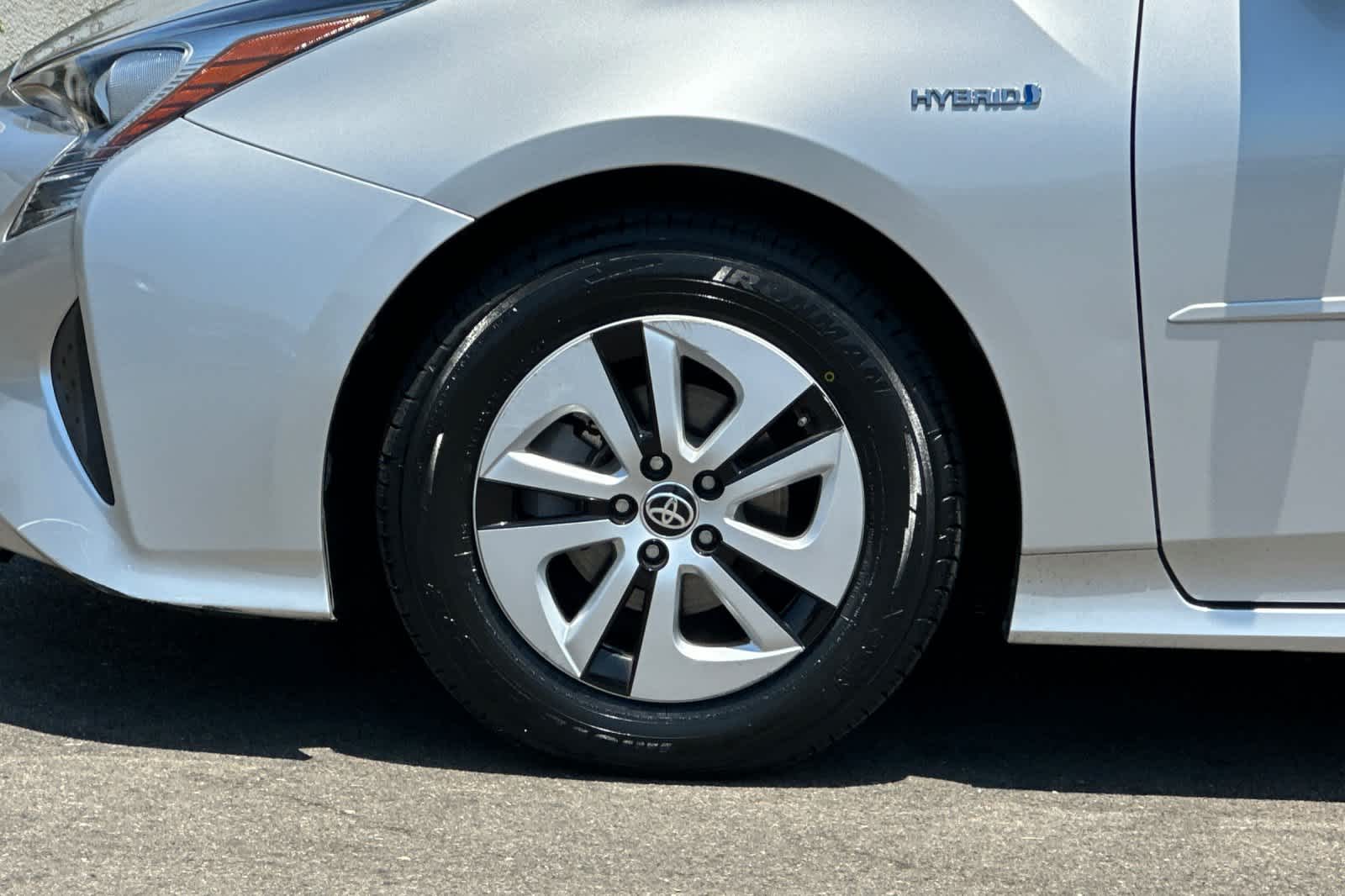 2016 Toyota Prius Three 31