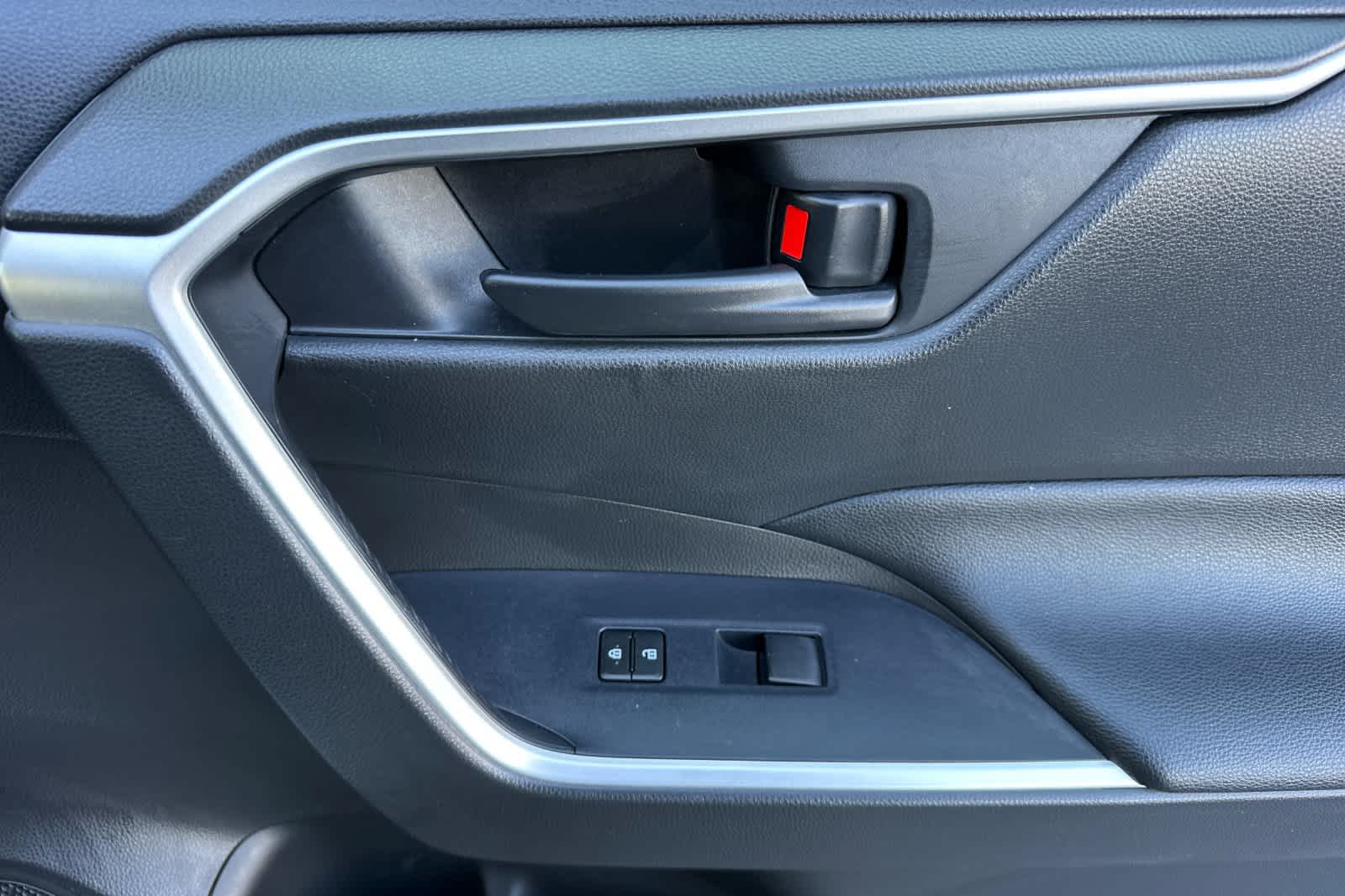 Thumbnail: 2020 Toyota RAV4 - 19