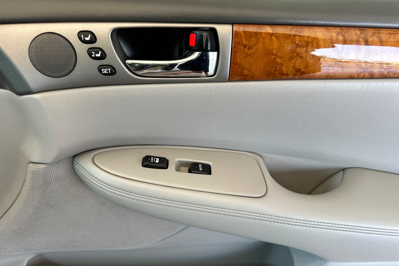 Thumbnail: 2005 Lexus ES - 18