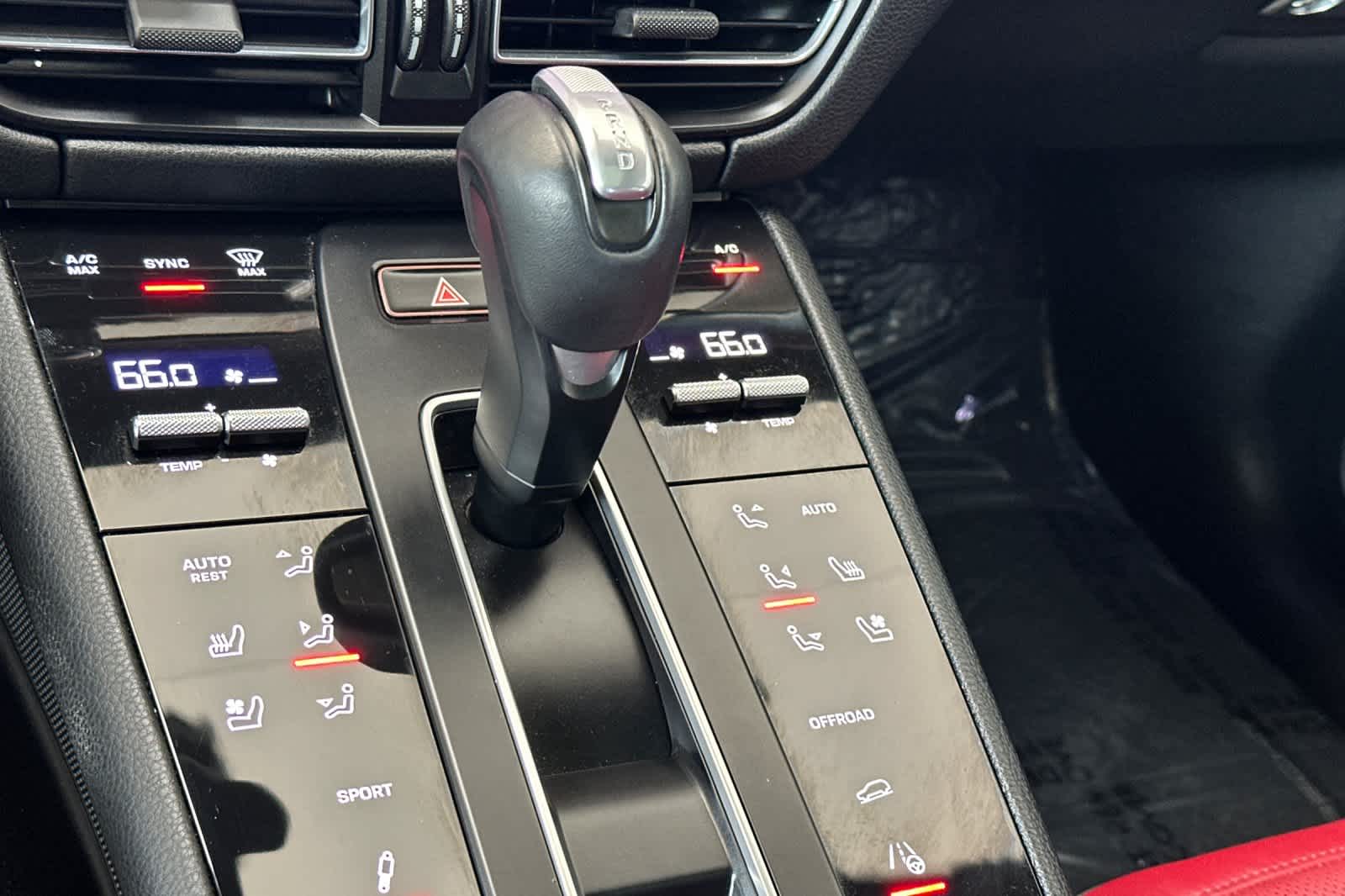 Thumbnail: 2023 Porsche Macan - 25