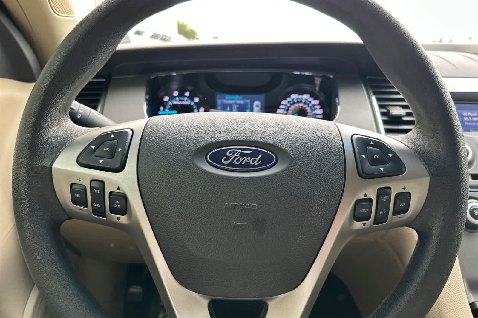 Thumbnail: 2018 Ford Taurus - 23
