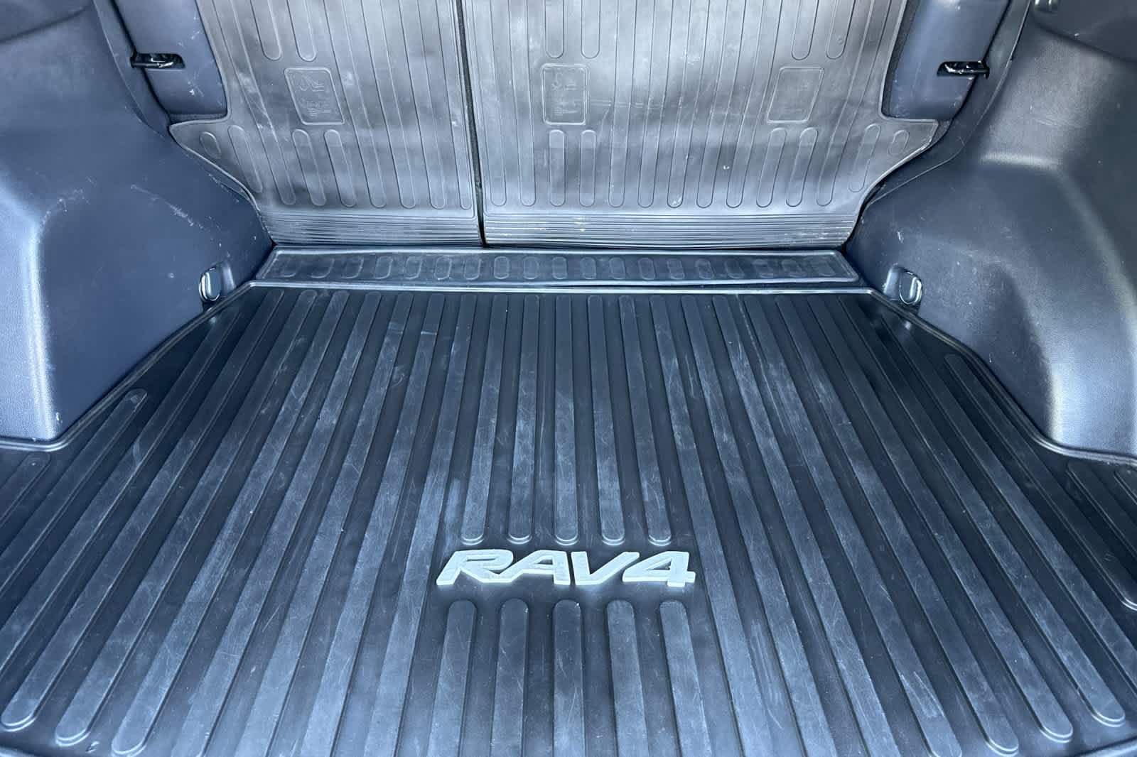 Thumbnail: 2021 Toyota RAV4 - 15