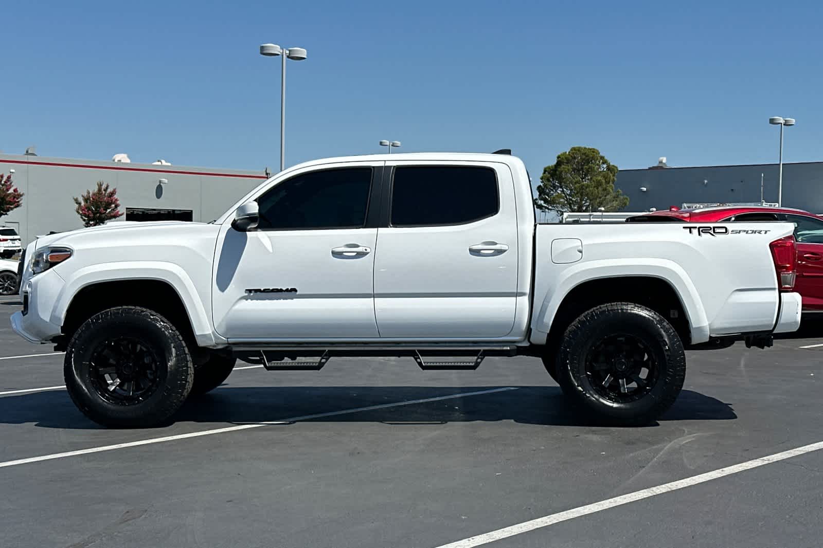 Thumbnail: 2017 Toyota Tacoma - 9