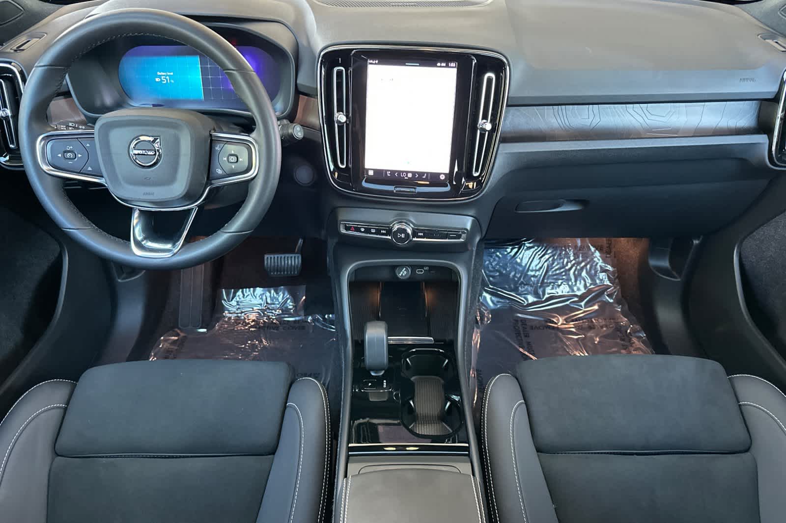 Thumbnail: 2023 Volvo XC40 - 3