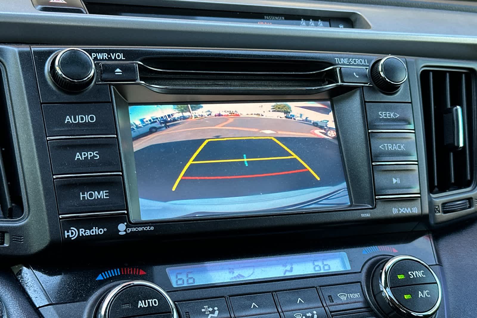 Thumbnail: 2018 Toyota RAV4 - 20