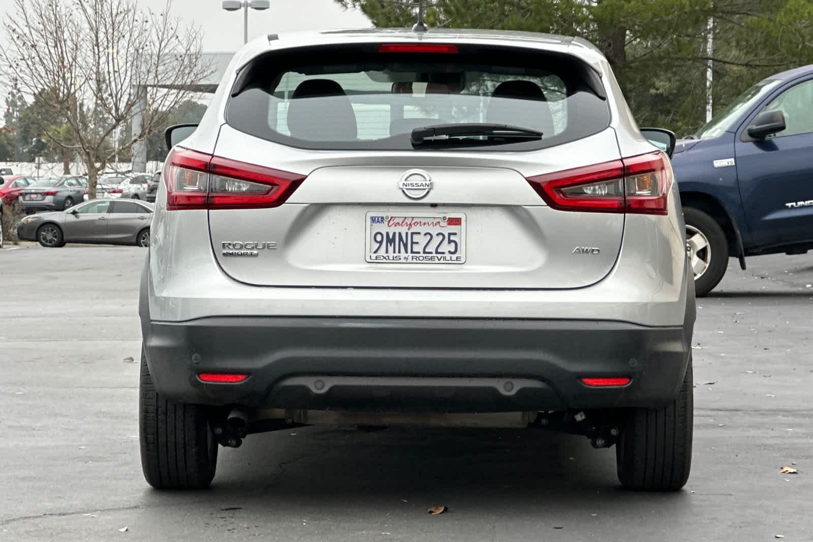 Thumbnail: 2022 Nissan Rogue Sport - 8