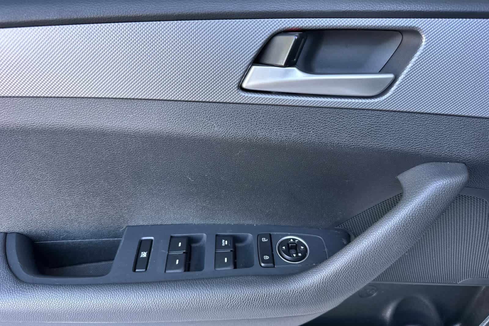 Thumbnail: 2018 Hyundai Sonata - 12