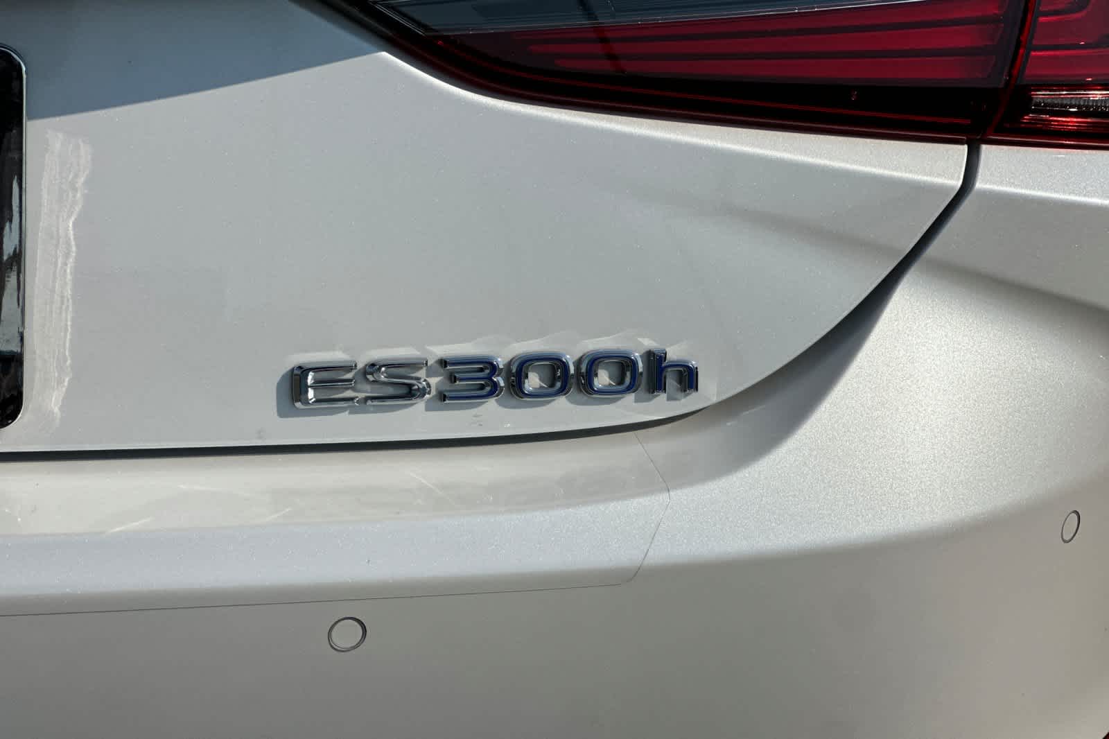 Thumbnail: 2022 Lexus ES - 31