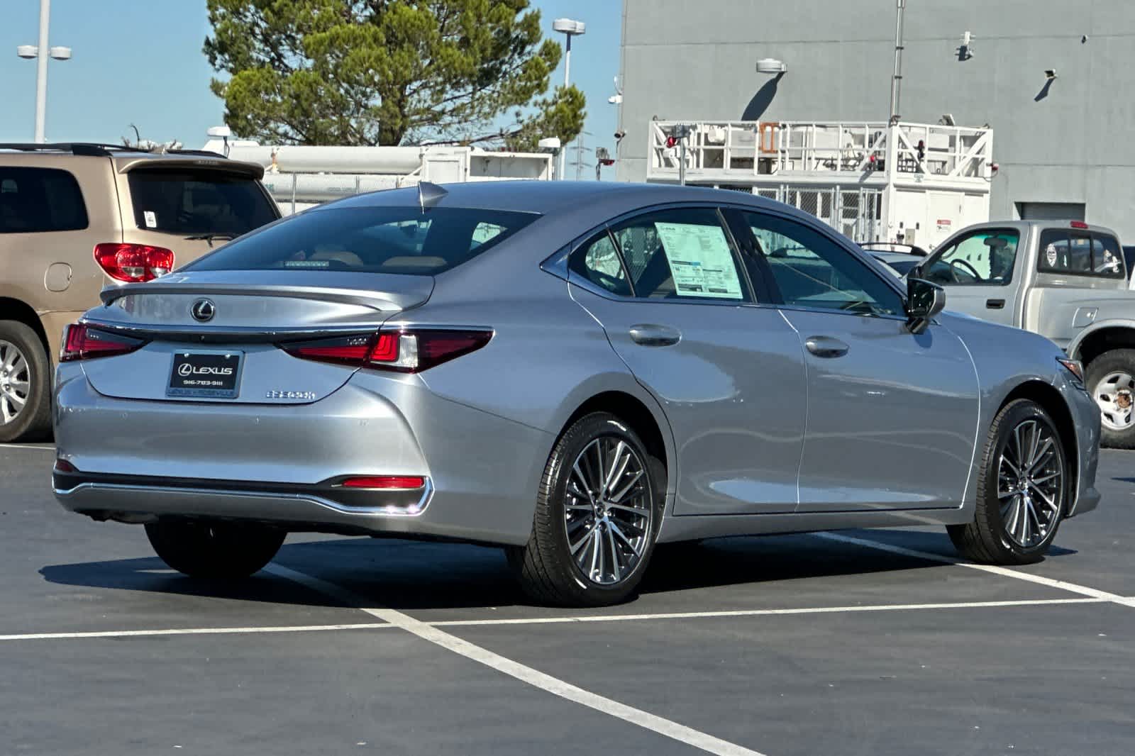 Thumbnail: 2025 Lexus ES - 2