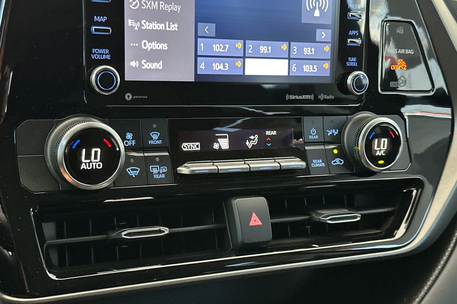 2022 Toyota Highlander LE 22