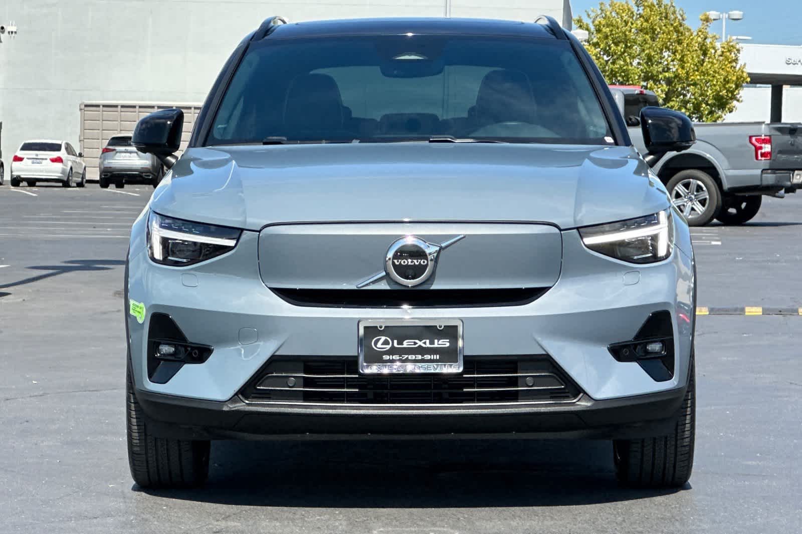 Thumbnail: 2023 Volvo XC40 - 10