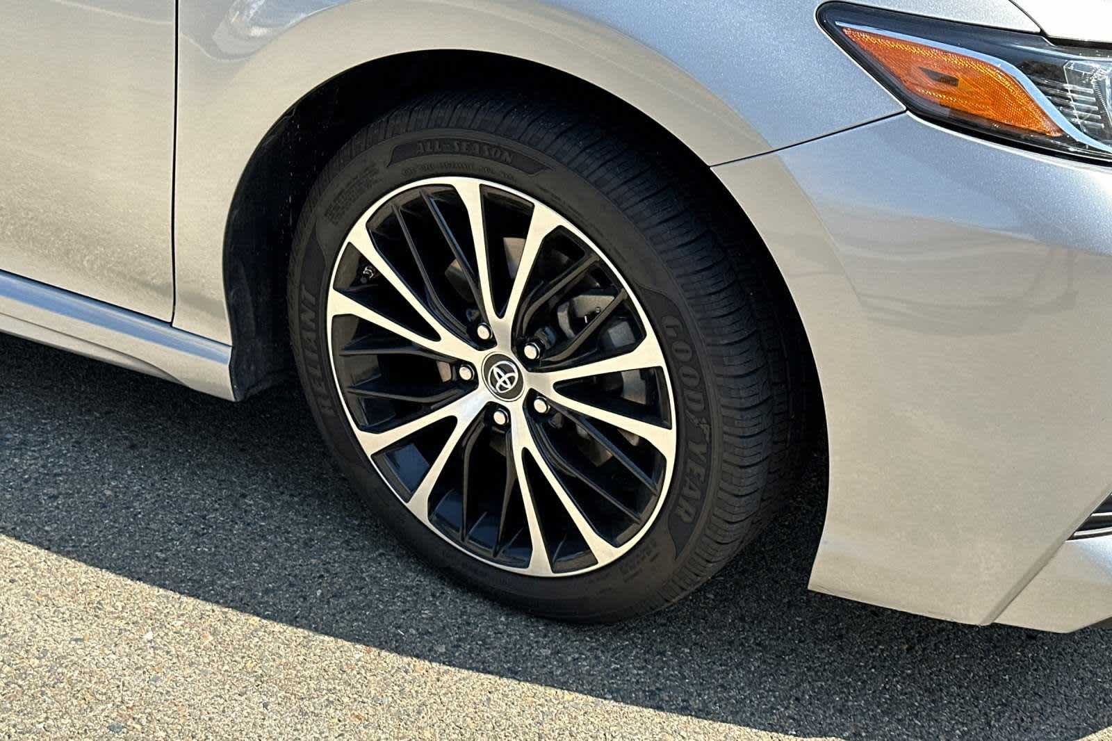 2019 Toyota Camry SE 13