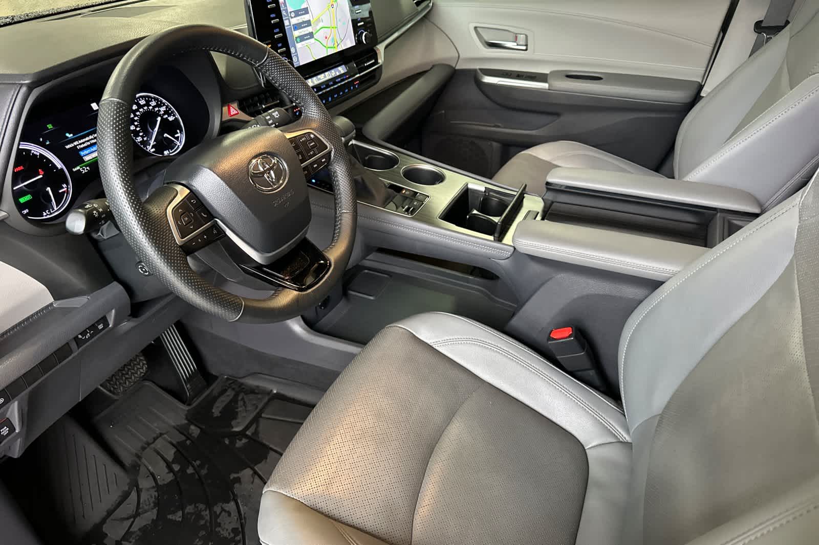 Thumbnail: 2022 Toyota Sienna - 11