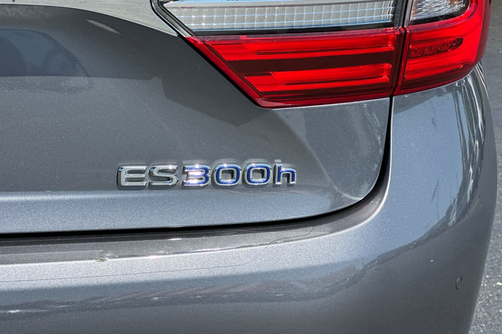 Thumbnail: 2016 Lexus ES - 32