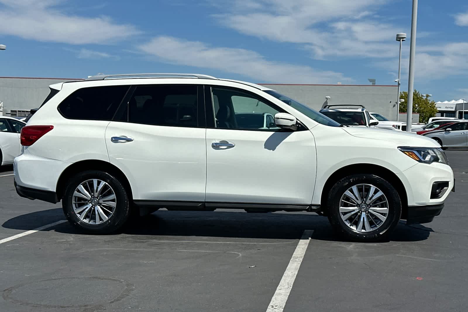 Thumbnail: 2020 Nissan Pathfinder - 6