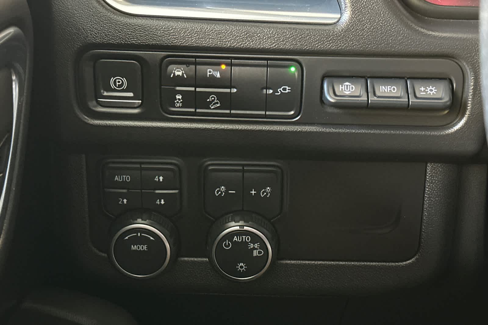 Thumbnail: 2021 Chevrolet Suburban - 32