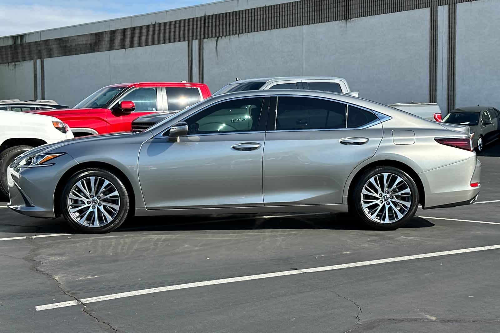 Thumbnail: 2021 Lexus ES - 9