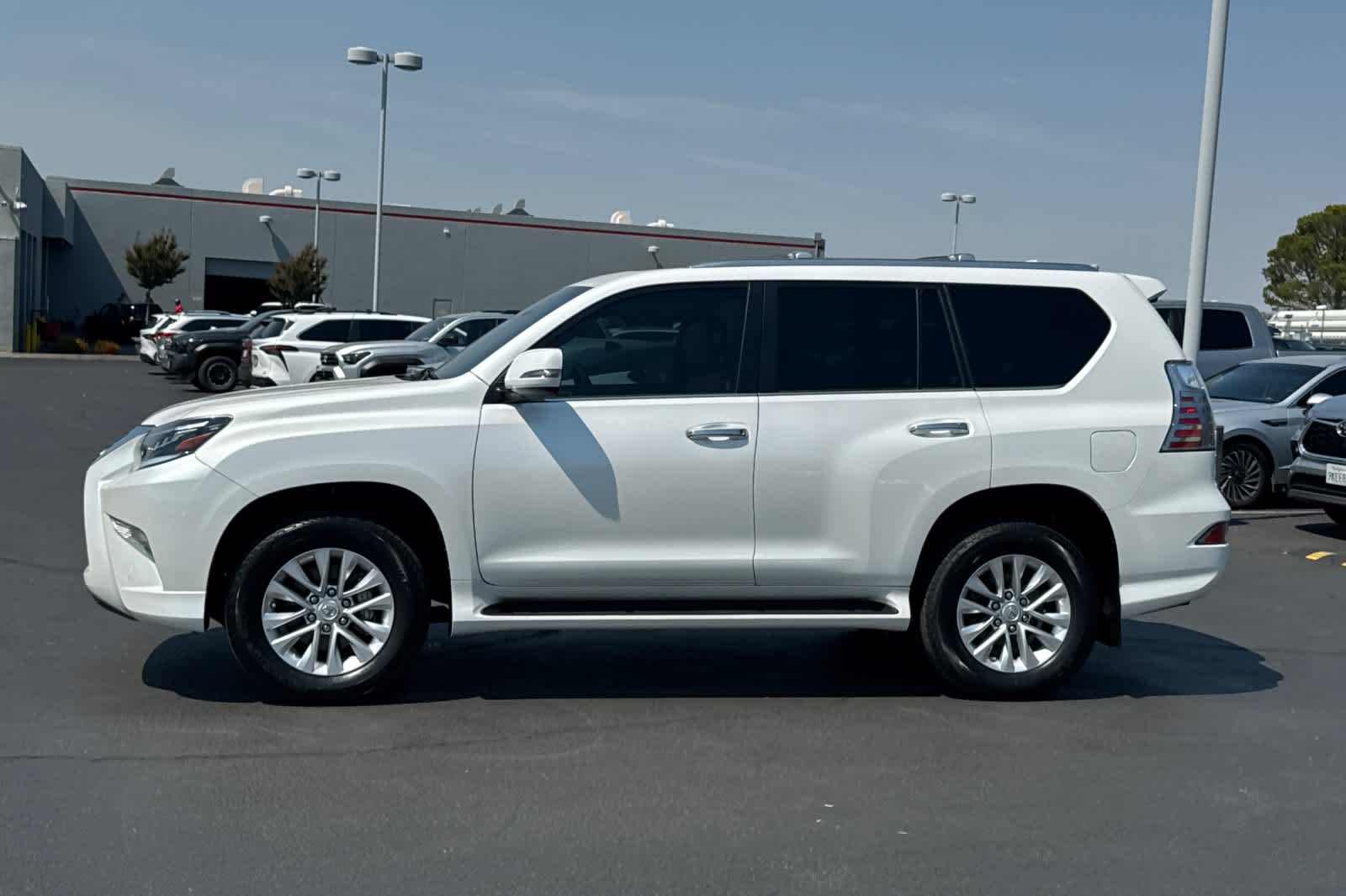 Thumbnail: 2023 Lexus GX - 9