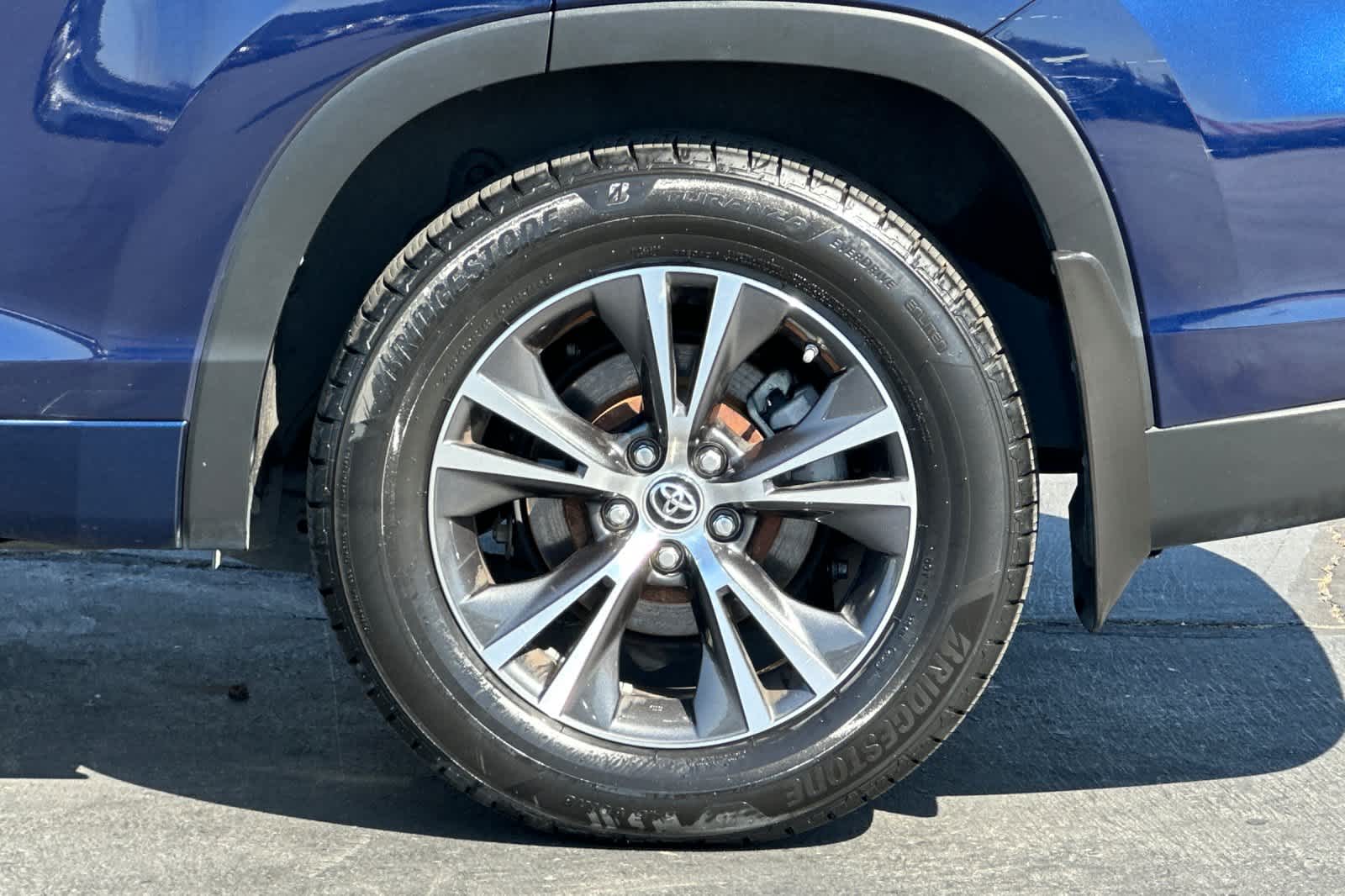 Thumbnail: 2016 Toyota Highlander - 31