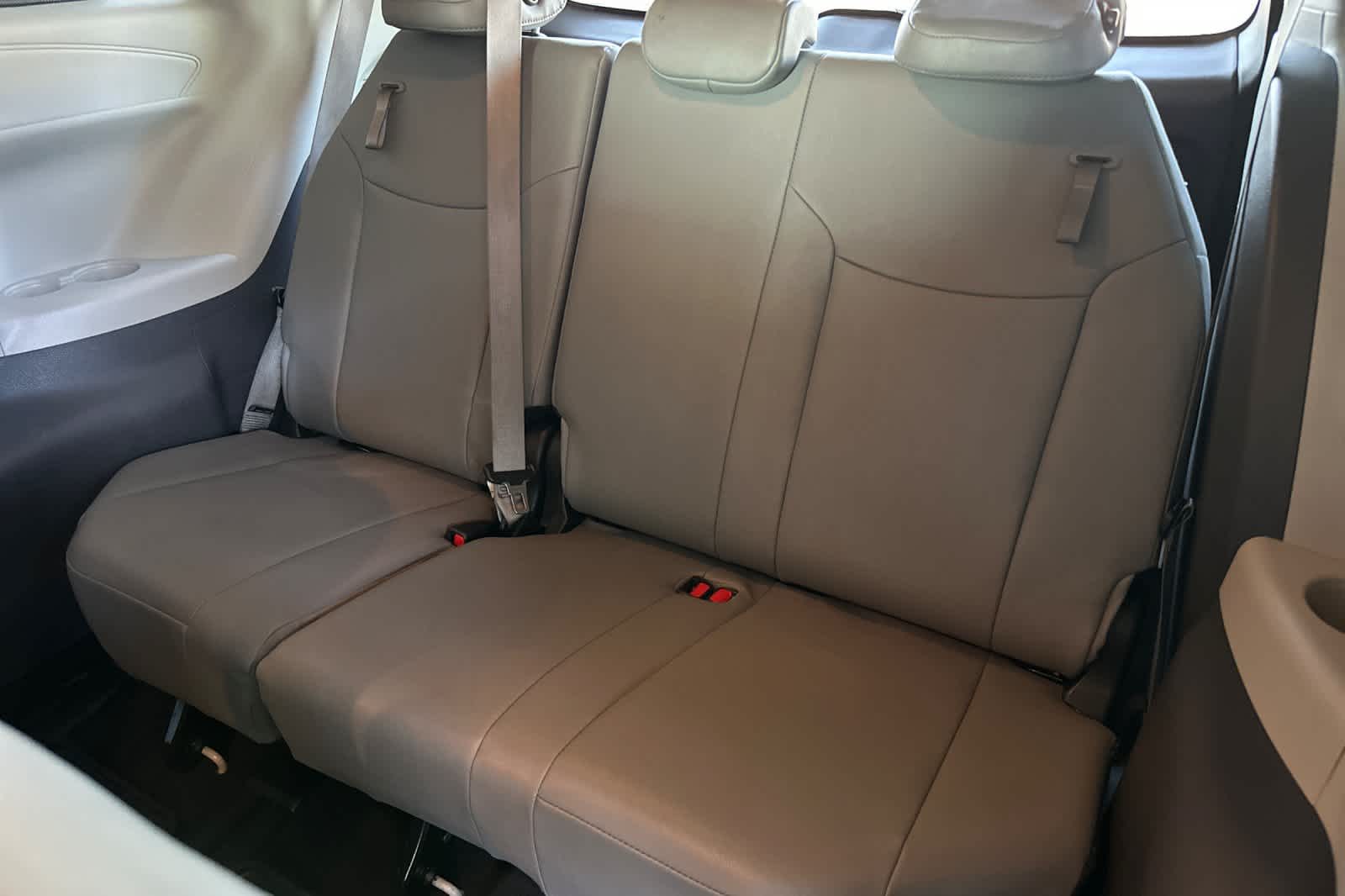 Thumbnail: 2023 Toyota Sienna - 16
