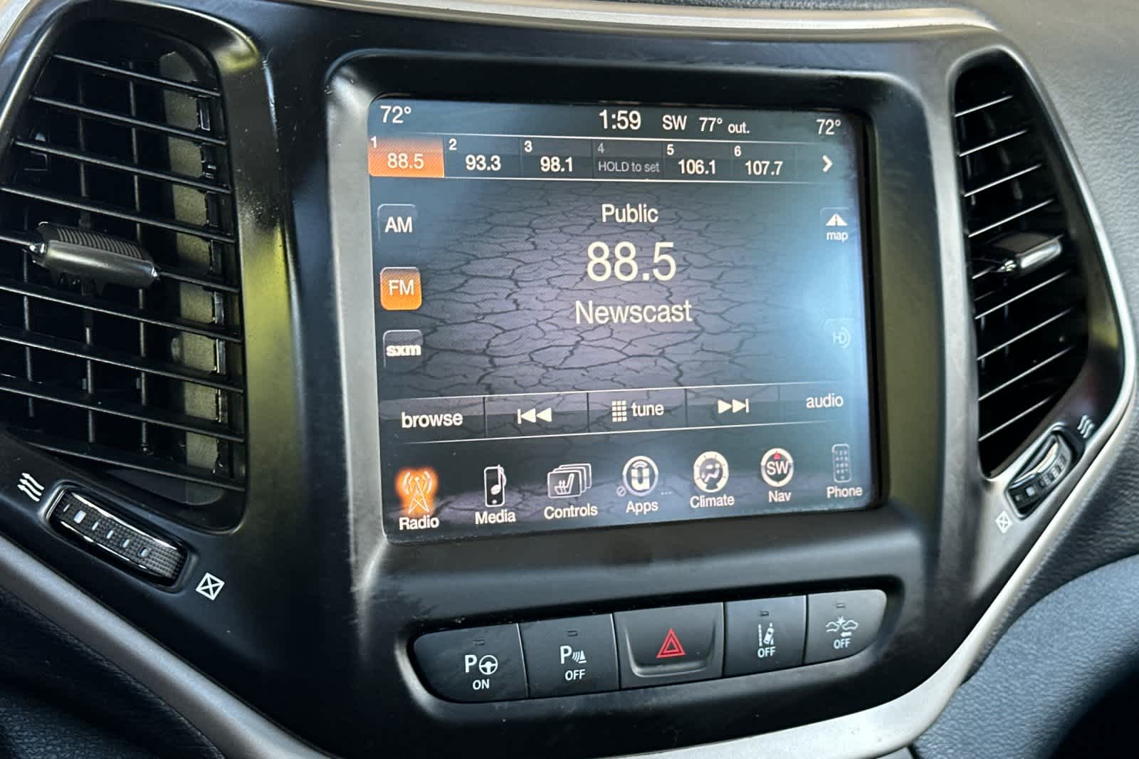Thumbnail: 2016 Jeep Cherokee - 19