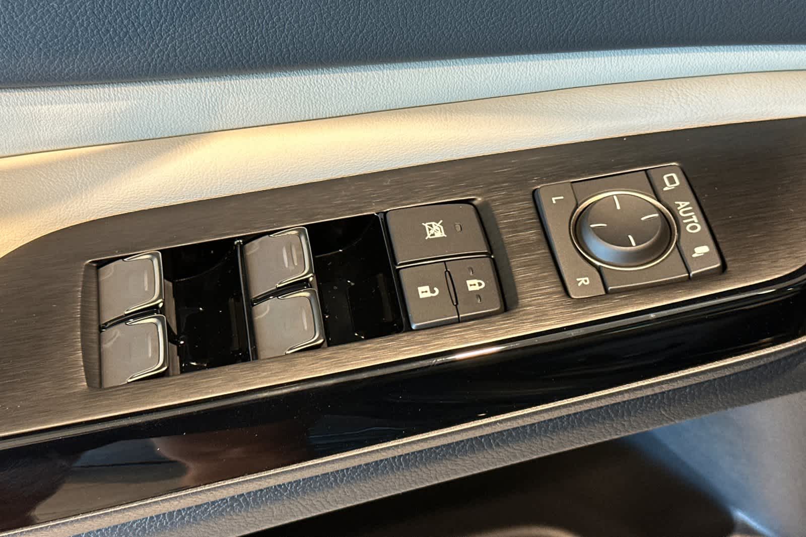 Thumbnail: 2025 Lexus ES - 13