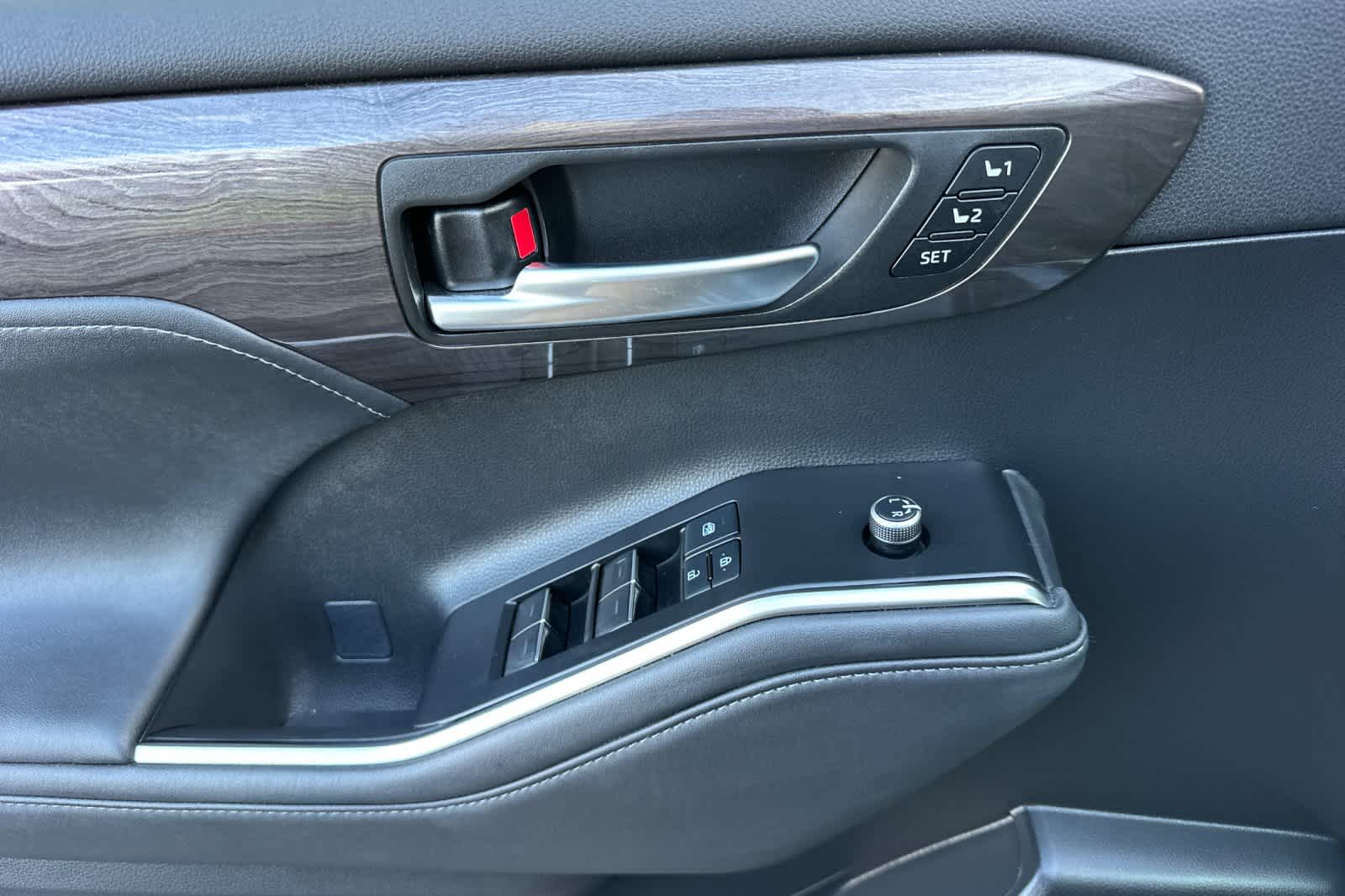 Thumbnail: 2021 Toyota Highlander - 12