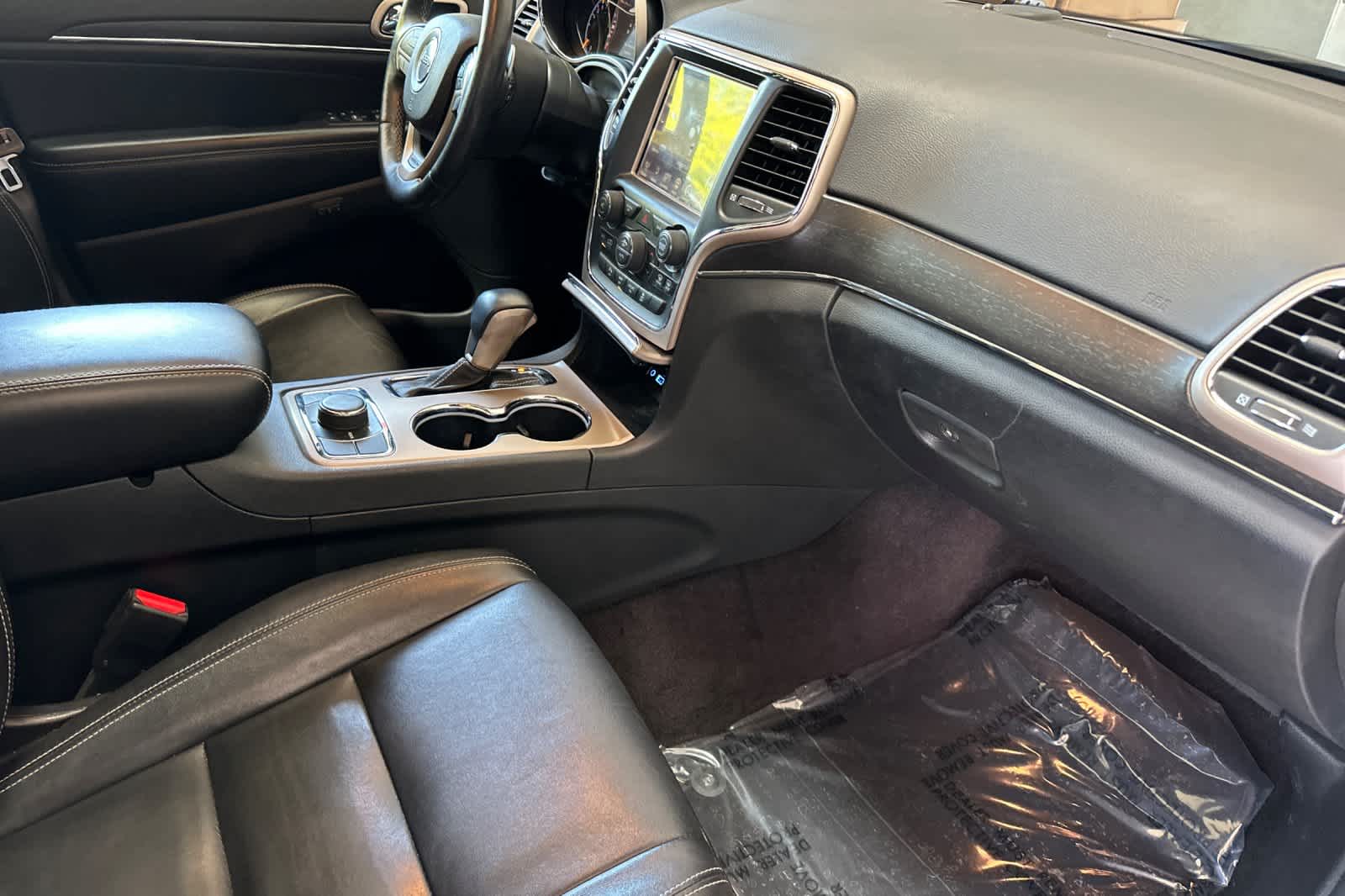Thumbnail: 2017 Jeep Grand Cherokee - 17